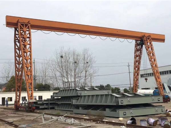 如何評(píng)估龍門(mén)吊作業(yè)現(xiàn)場(chǎng)的**風(fēng)險(xiǎn)？